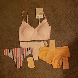 NWT - True&Co - Bra/Panties Set - SIZE S&M